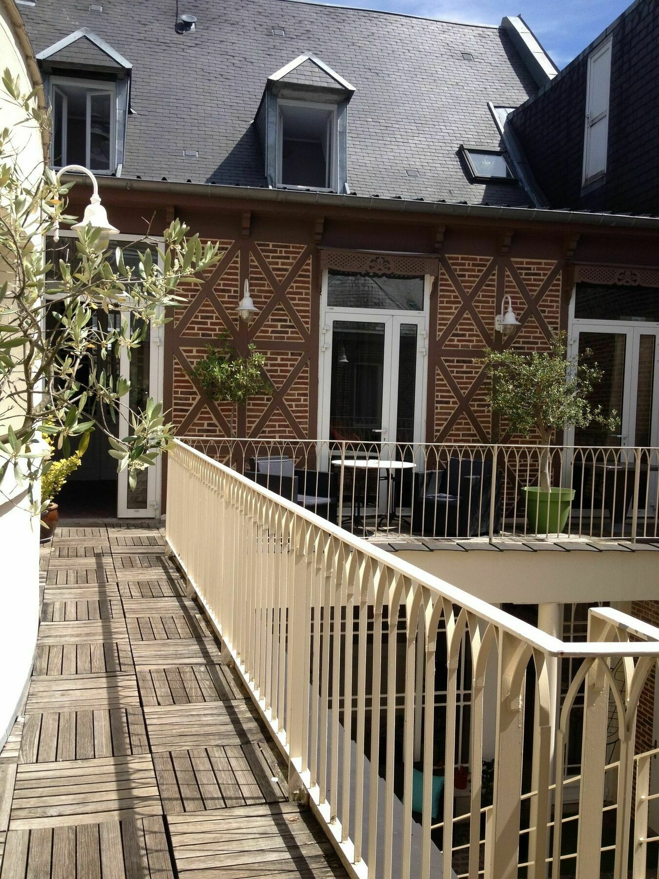 Hotel Le Prieure Et La Residence Amiens Exterior foto
